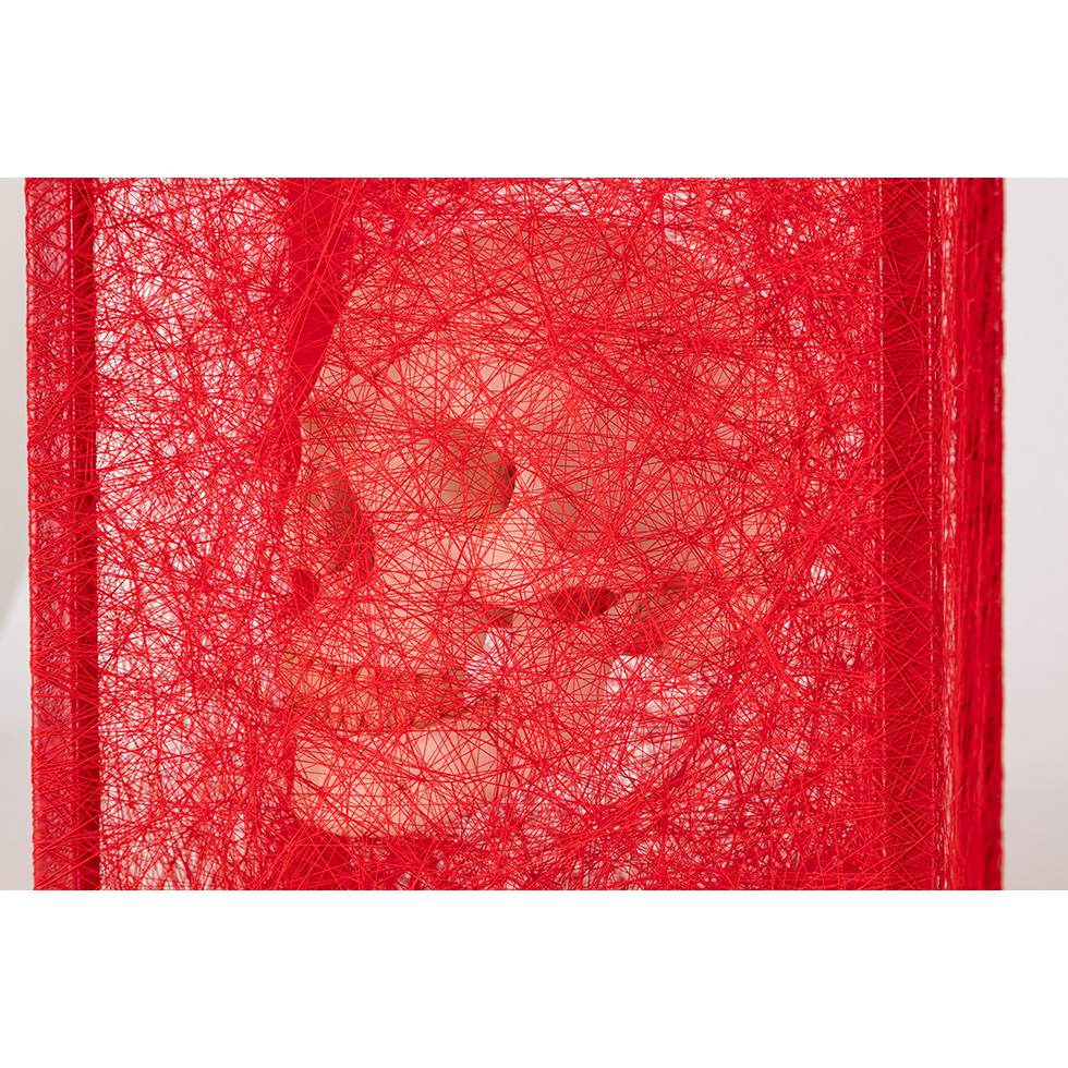 <a href="https://ueshima-collection.com/en/artist-list/90" style="color:inherit">CHIHARU SHIOTA</a>:存在様態 (髑髏) / State of Being (Skull)