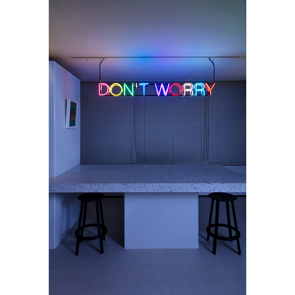 MARTIN CREED:Work No. 2204 (DON’T WORRY)